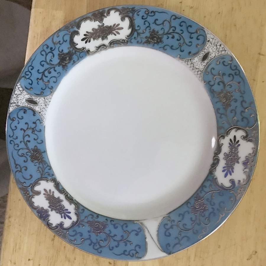 LIY10 Dinner Plate by Lily-1