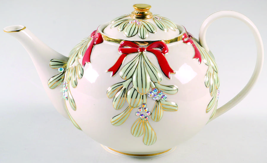 Mistletoe & Berries Teapot & Lid by Lenox-1