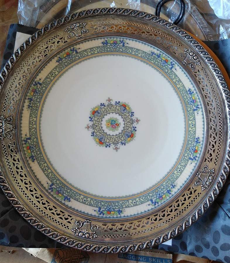 P520 Luncheon Plate with Sterling Rim by Lenox-1