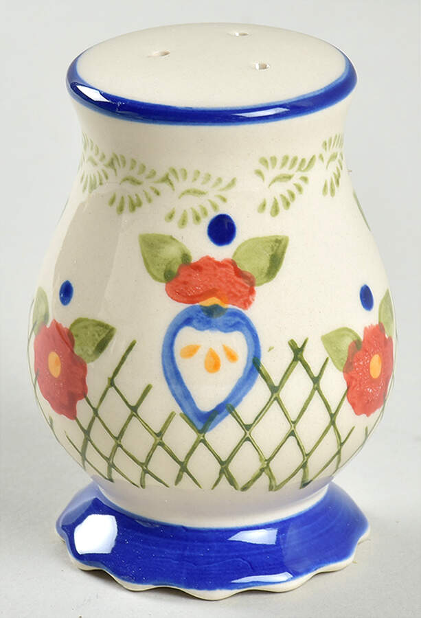 Tierra Pepper Shaker by Laurie Gates-1