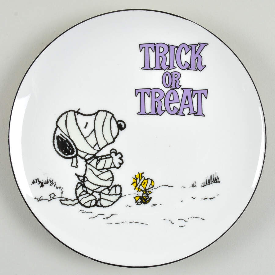 Snoopy the Great Pumpkin Salad/Dessert Plate by Lenox-1