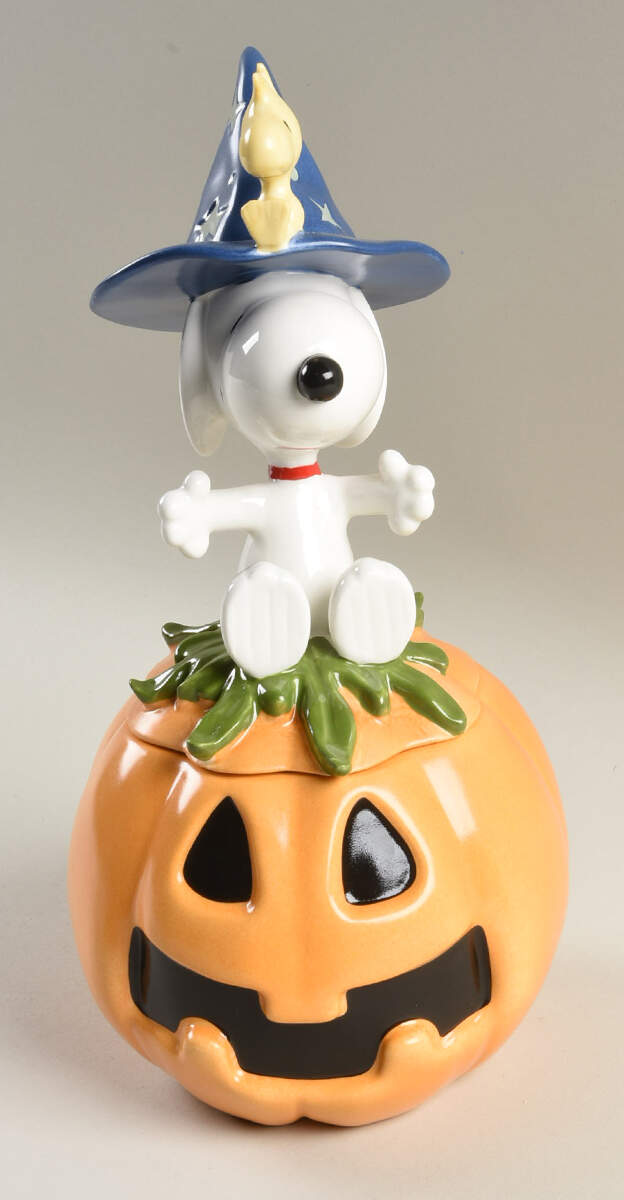 Snoopy the Great Pumpkin Figural Candy Jar & Lid by Lenox-1