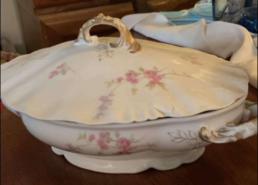LNT446 Oval Covered Vegetable by Lanternier-1