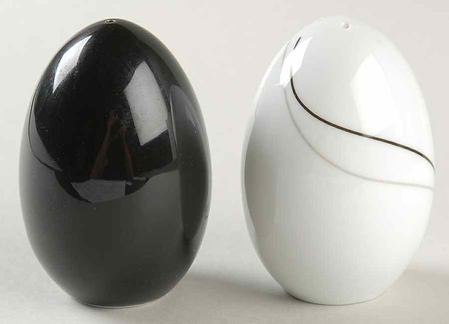 Threads Salt & Pepper Set by Mikasa-1
