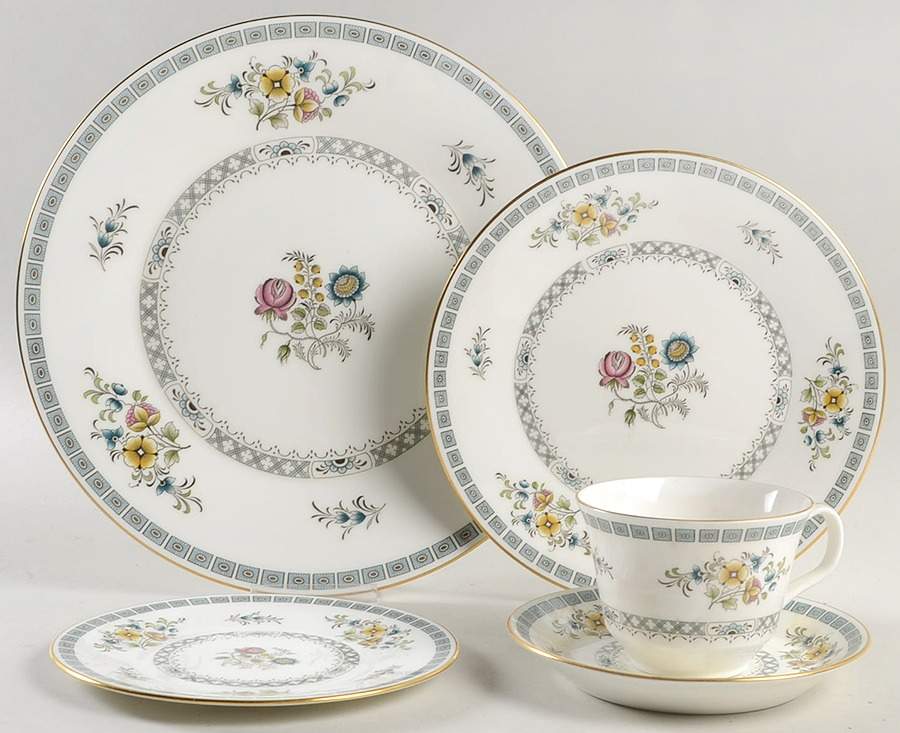 Avignon 5 Piece Place Setting by Minton-1