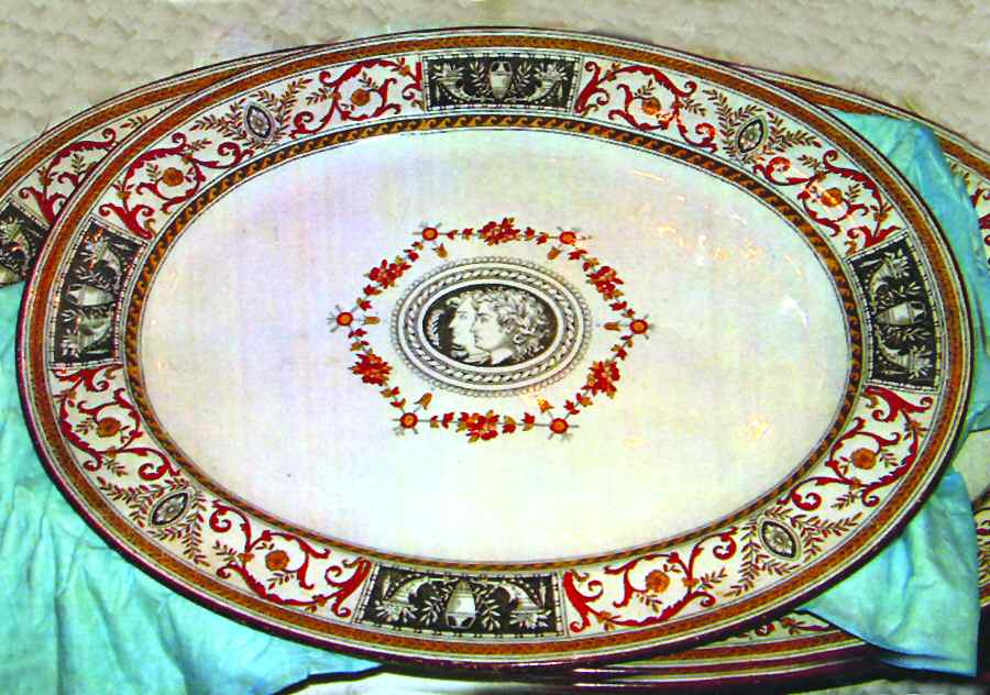 Clare 17" Oval Serving Platter by Minton-1
