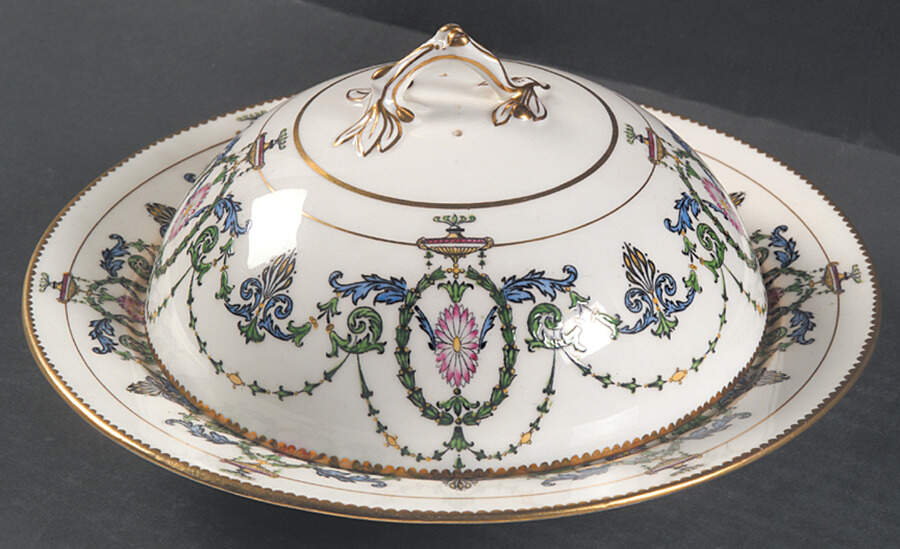 H2581 Muffin Dish & Lid by Minton-1