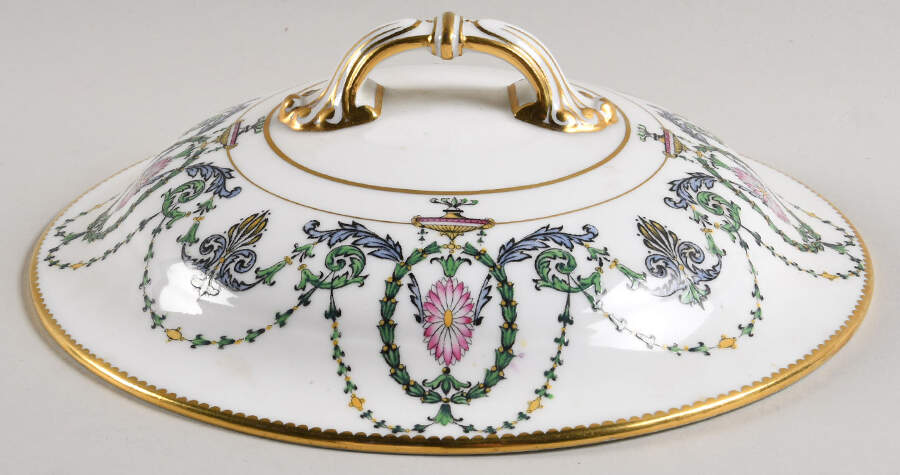 H2581 Lid for Round Vegetable by Minton-1