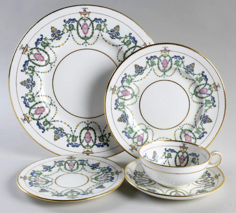 H2581 5 Piece Place Setting by Minton-1