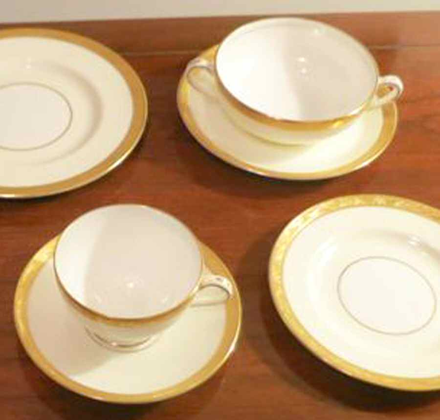H4549 Footed Cup & Saucer Set by Minton-1