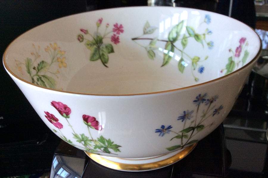 Meadow Smooth 8" Salad Serving Bowl by Minton-1