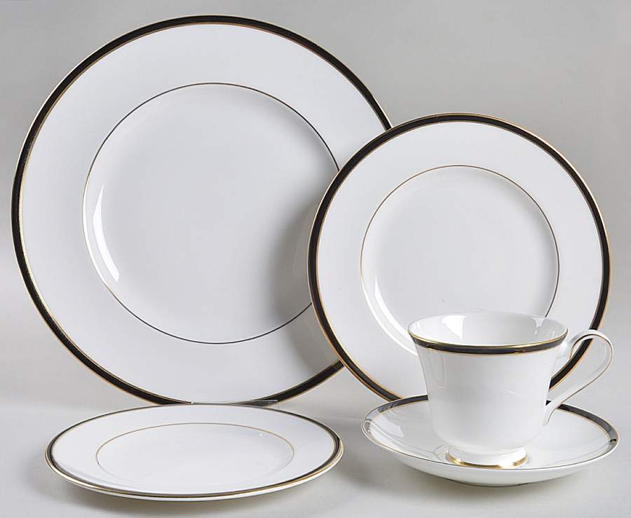 Saturn Black 5 Piece Place Setting by Minton-1