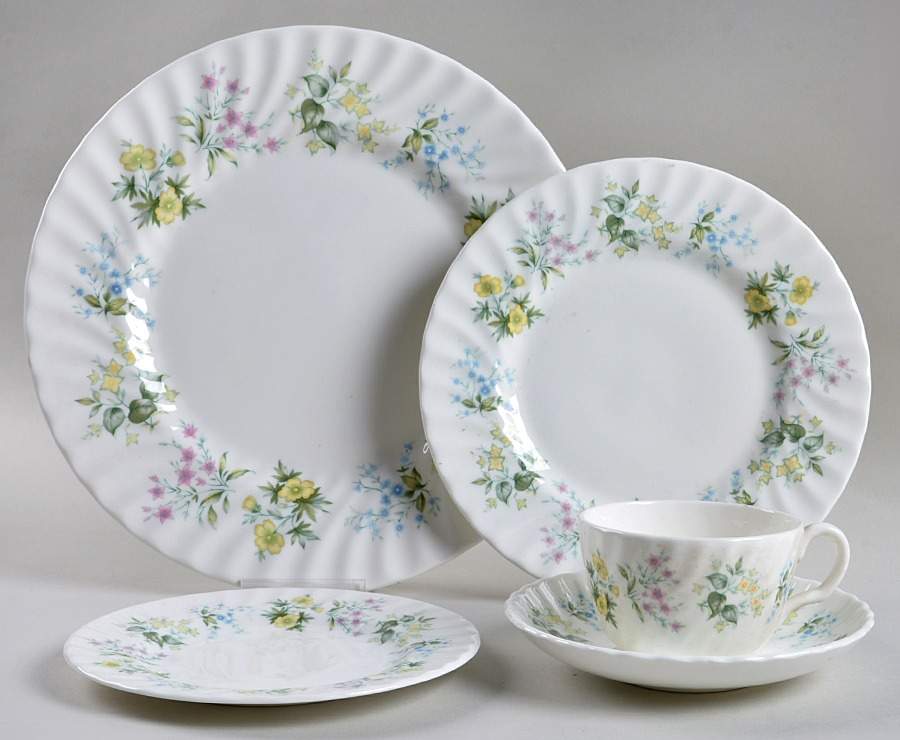 Spring Valley 5 Piece Place Setting by Minton-1