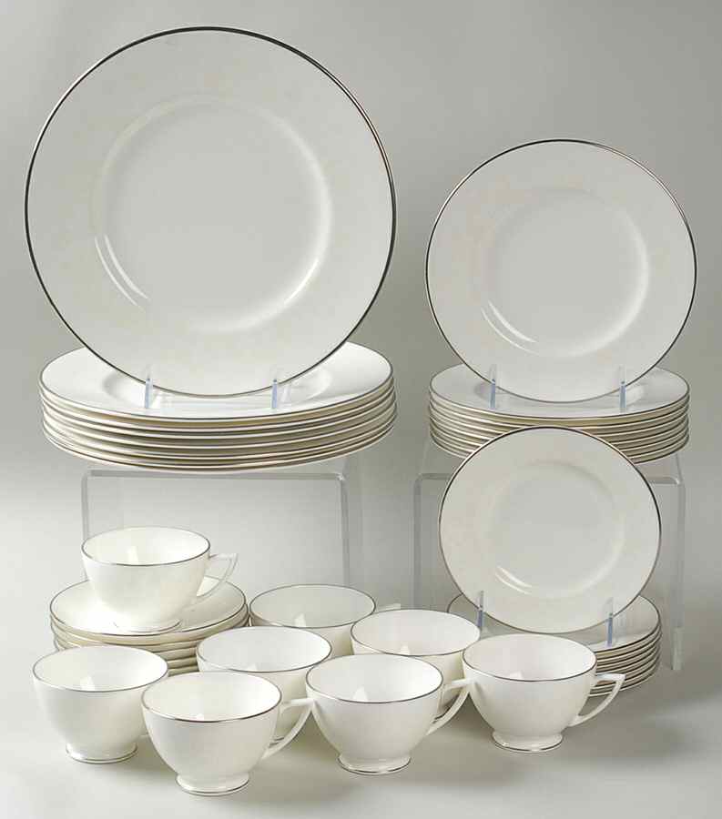 White Paisley 40 Piece Estate Set by Minton-1