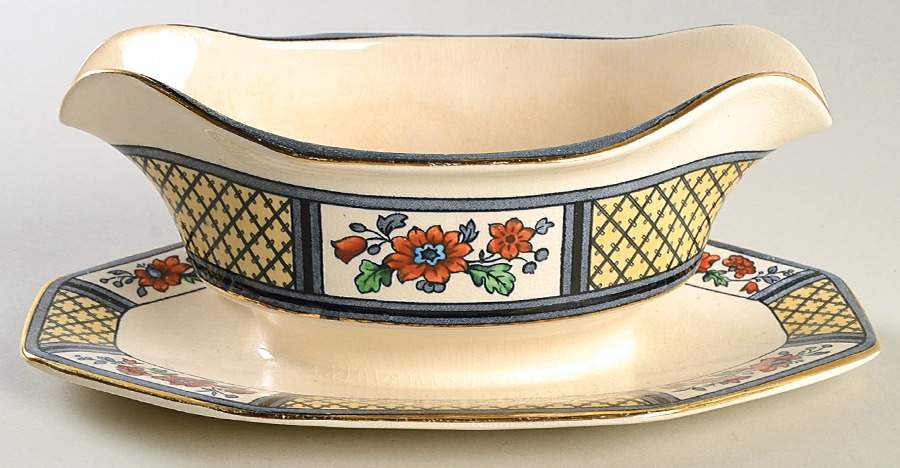 Lowestoft Gravy Boat with Attached Underplate by John Maddock & Sons-1