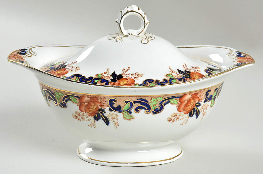 Majestic (Smooth Edge) Sauce Boat & Lid by John Maddock & Sons-1