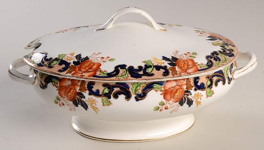 Majestic (Smooth Edge) Sauce Boat & Lid by John Maddock & Sons-1