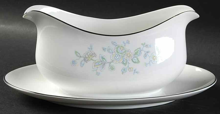 Della Gravy Boat with Attached Underplate by Majestic (Japan)-1