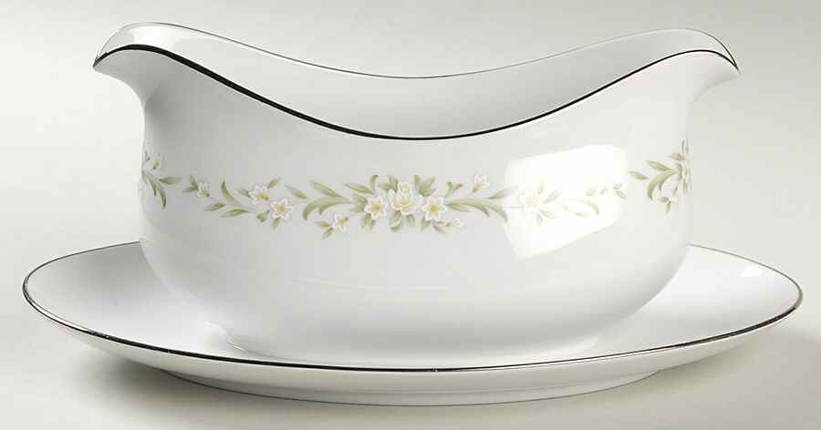 Greenbrier Gravy Boat with Attached Underplate by Majestic (Japan)-1