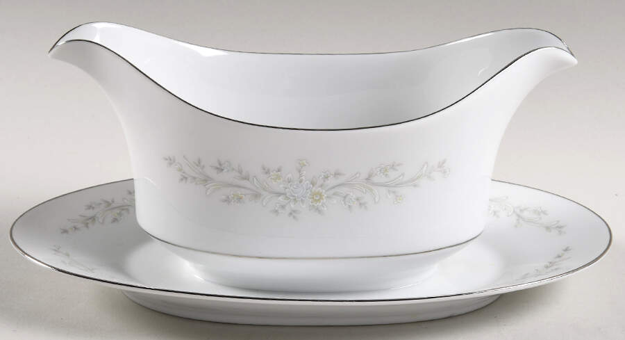 Portofino Gravy Boat with Attached Underplate by Majestic (Japan)-1