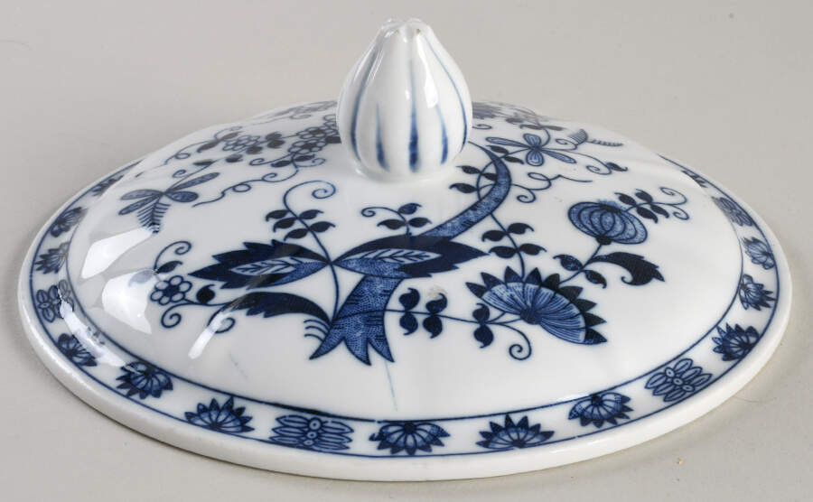 Blue Onion Lid for 1 Qt Round Casserole by Seymour Mann-1