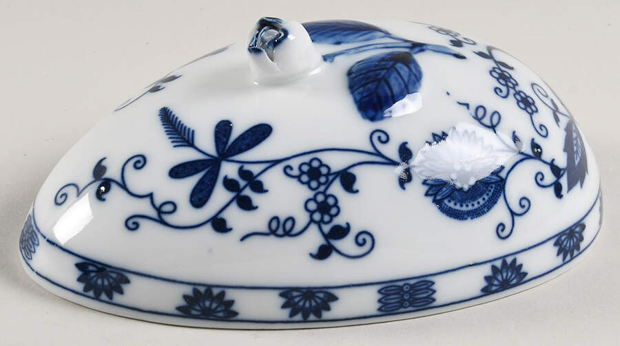 Blue Onion Lid for Large Egg Box by Seymour Mann-1