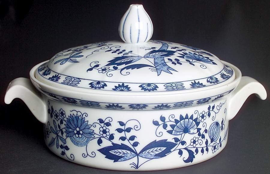 Blue Onion 1.5 Qt Round Covered Casserole by Seymour Mann-1