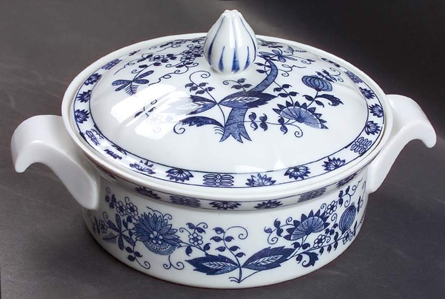 Blue Onion 1 Qt Round Covered Casserole by Seymour Mann-1