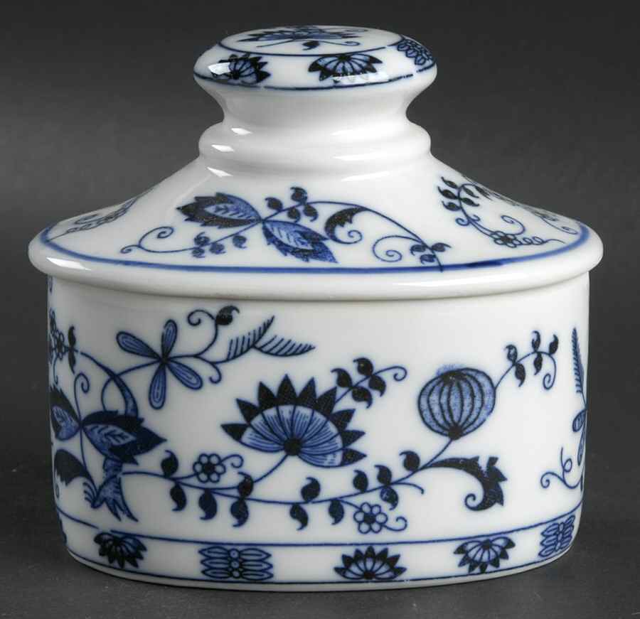 Blue Onion Oval Box & Lid by Seymour Mann-1