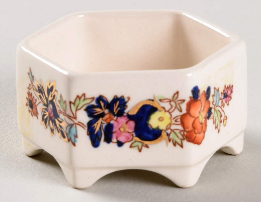 Mandarin Miniature Ming Jar No Lid by Mason's-1