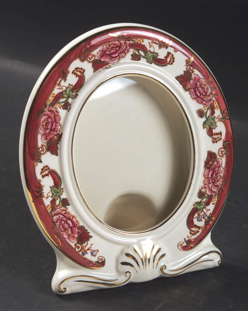 Mandalay Red Oval Frame-Holds 3 1/2" X 5" by Mason's-1