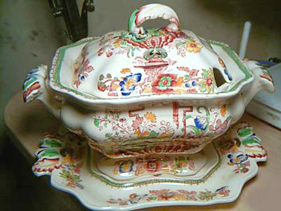 Strathmore Pink Multicolor Sauce Boat & Lid with Underplate by Mason's-1