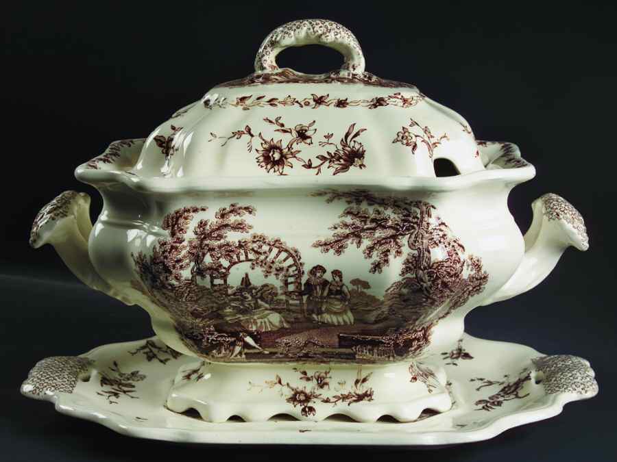 Watteau Brown Tureen & Lid w/Underplate by Mason's-1