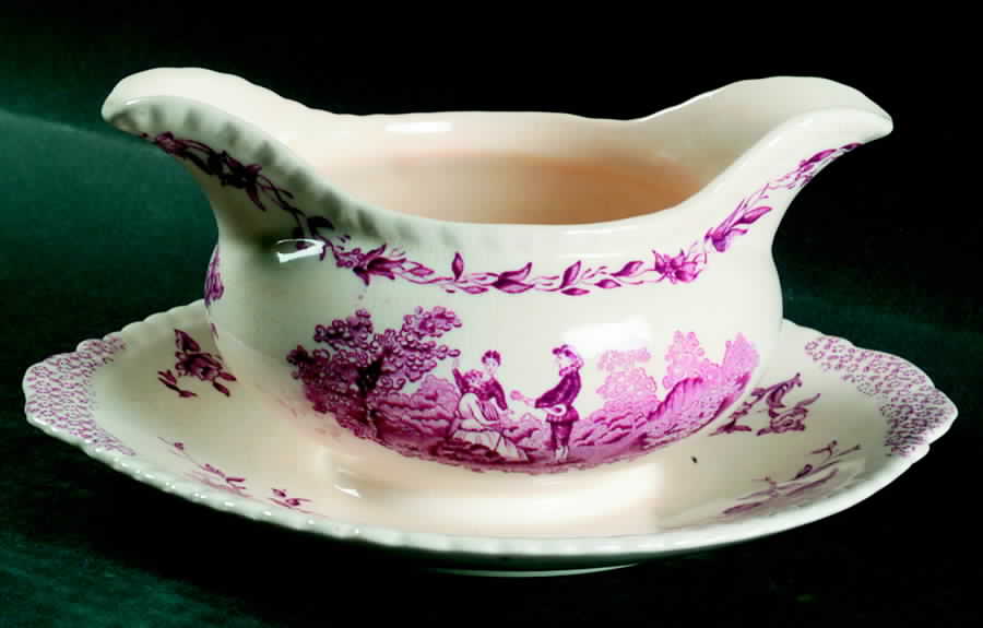 Watteau Mulberry Gravy Boat with Attached Underplate by Mason's-1