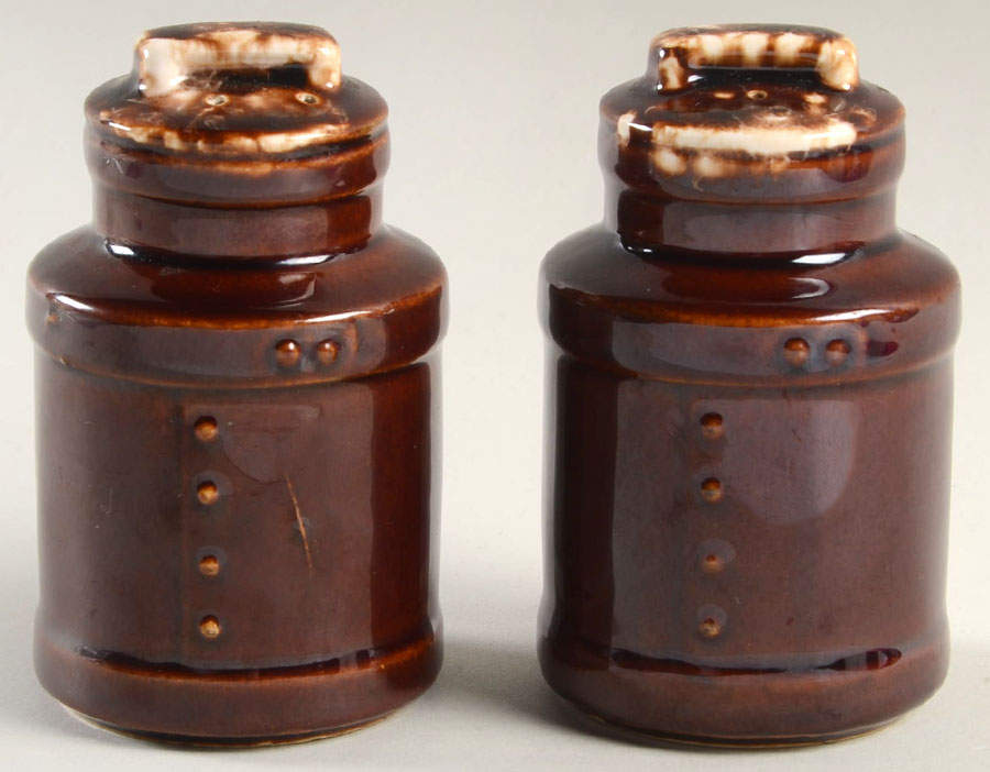 Brown Drip Salt & Pepper Set by Nelson McCoy-1