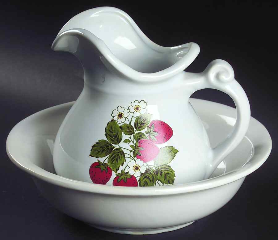 Strawberry Country 40 Oz Pitcher and Bowl Set by Nelson McCoy-1