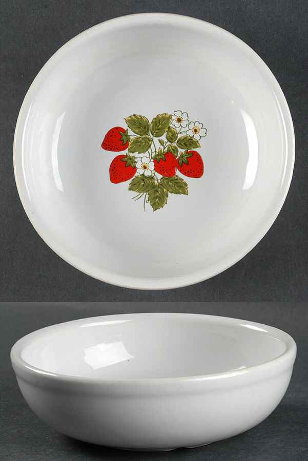 Strawberry Country Coupe Cereal Bowl by Nelson McCoy-1
