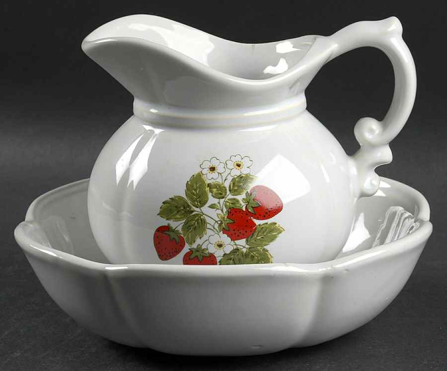 Strawberry Country Small Pitcher & Bowl Set by Nelson McCoy-1