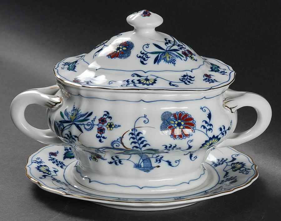 Blue Danube (Pat #99183) Sauce Boat & Lid with Underplate by Mascot (Japan)-1