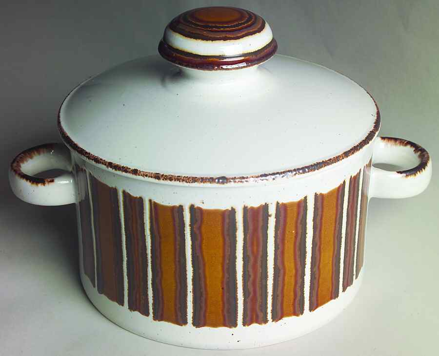 Earth 2 Qt Round Covered Casserole by W R Midwinter Ltd-1