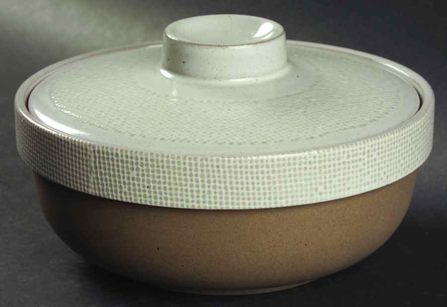 Hopsack 1.5 Qt Round Covered Casserole by W R Midwinter Ltd-1