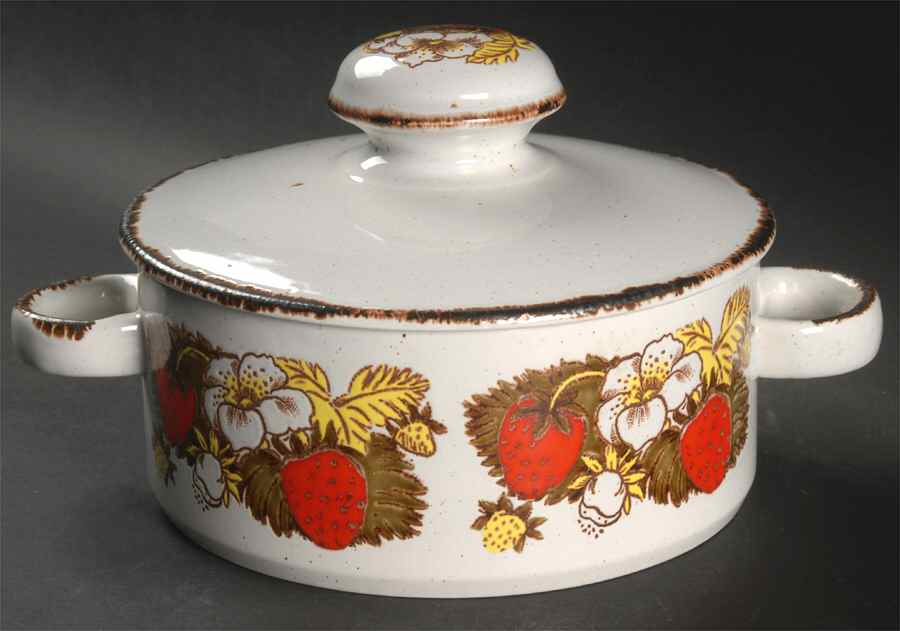Strawberry 2.25 Qt Round Covered Casserole by W R Midwinter Ltd-1