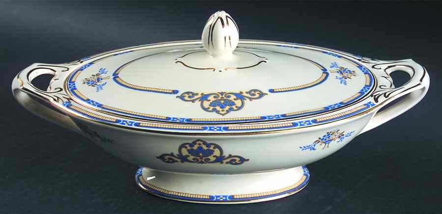 The Belmont Oval Covered Vegetable by Alfred Meakin-1