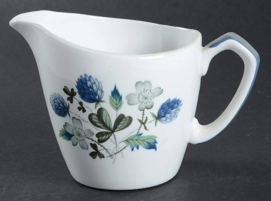 Blue Clover (Smooth Edge) Creamer by Alfred Meakin-1