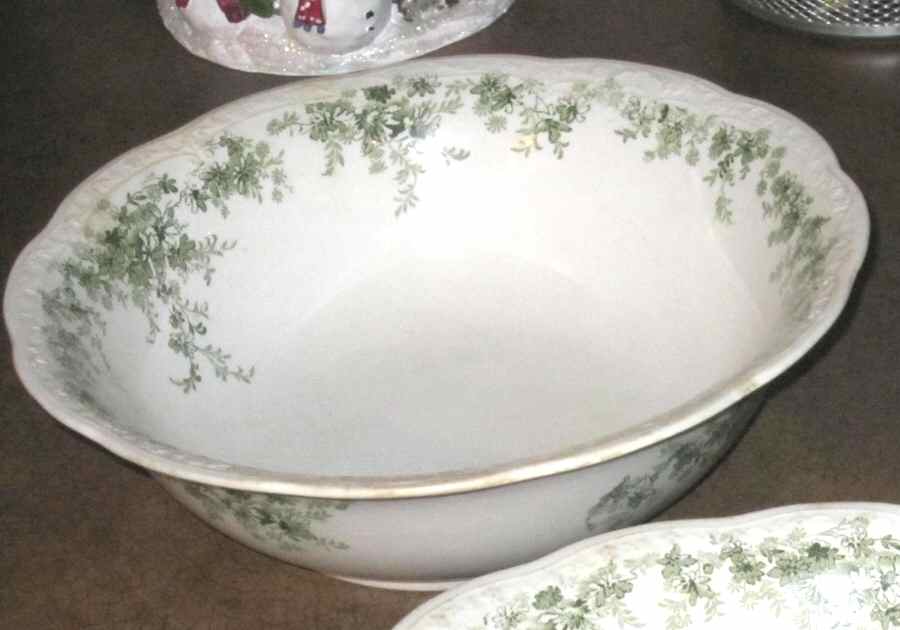 Coniston Green 9" Round Vegetable Bowl by Alfred Meakin-1