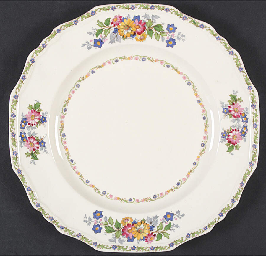 The Laconia Dinner Plate by Alfred Meakin-1