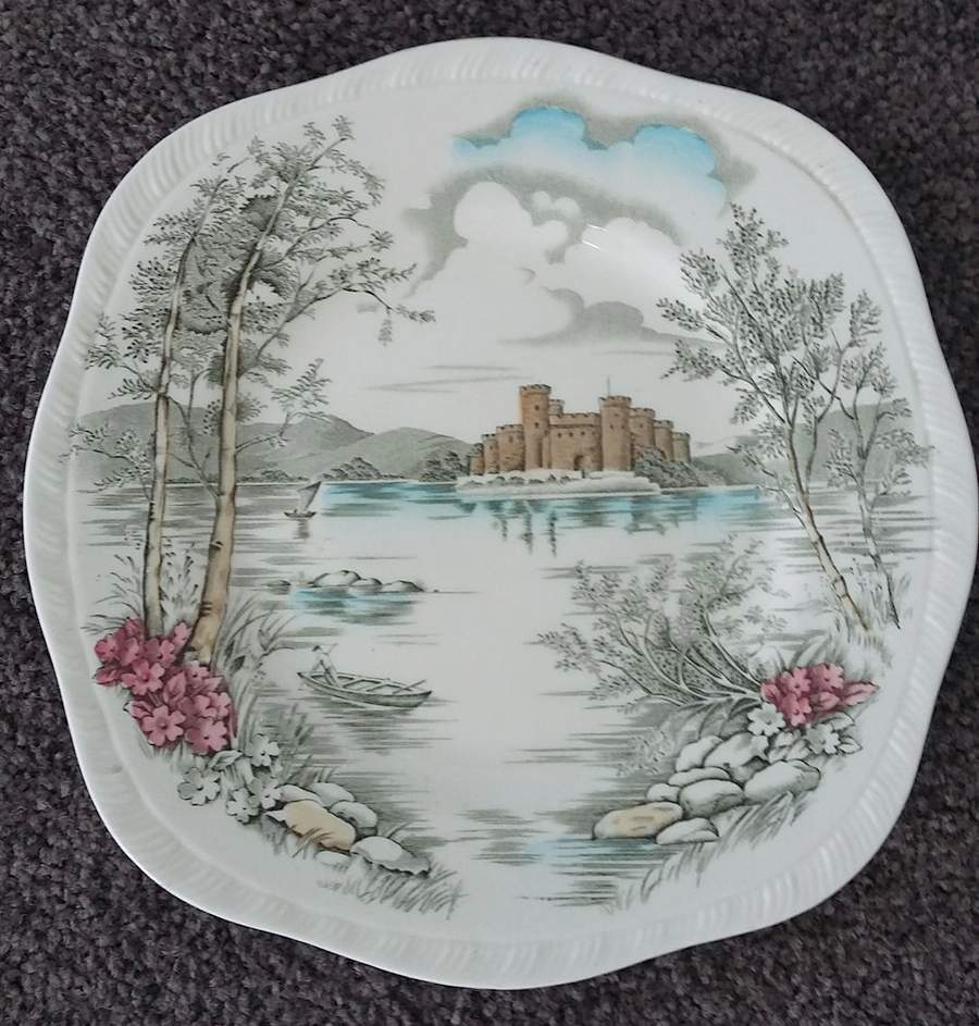 Queens Castle Multicolor Square Luncheon Plate by Alfred Meakin-1