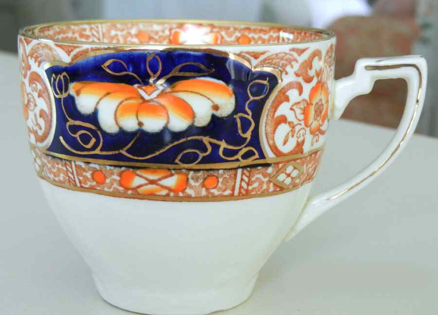 Royal Cameron Flat Cup & Saucer Set by Alfred Meakin-1