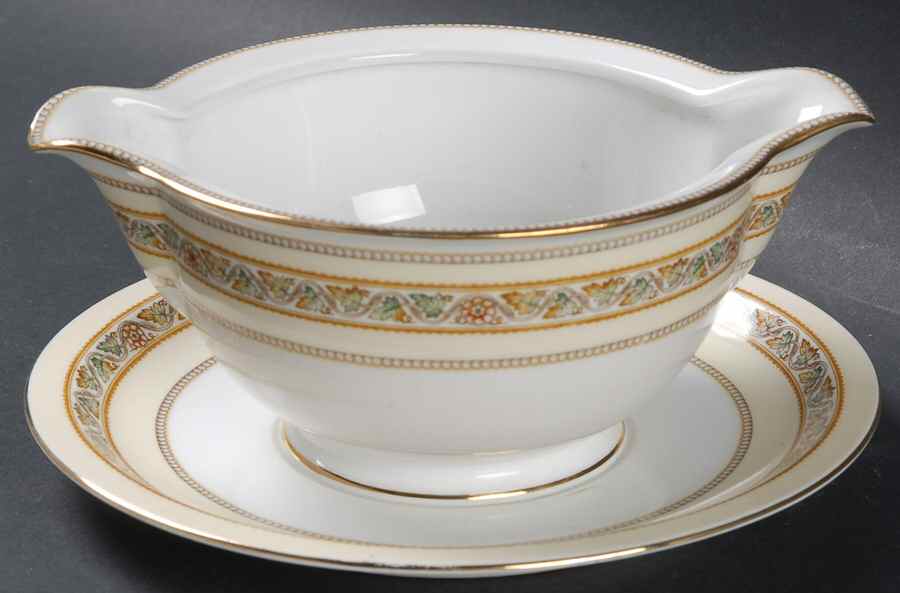 Anita Gravy Boat with Attached Underplate by Meito-1
