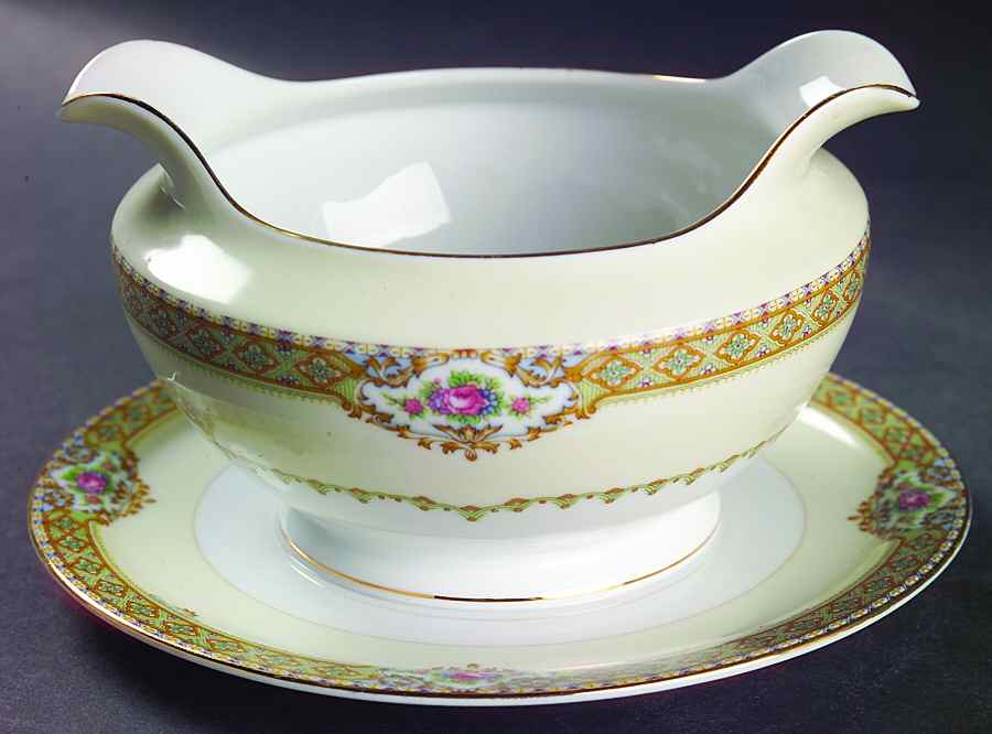 Annette Gravy Boat with Attached Underplate by Meito-1